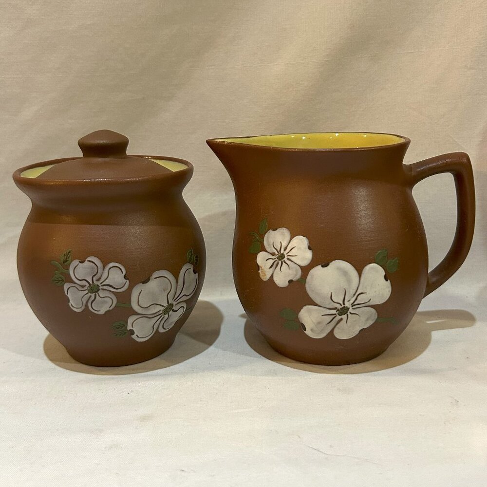 Pigeon Forge Pottery Tennessee Lidded Sugar Bowl & Creamer Set Dogwood Pattern